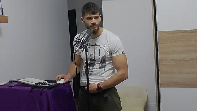 Snapshot of MauroTwin chatting on February 2025 05:46:01 PM MauroTwin online show from February 2025 05:46:01 PM