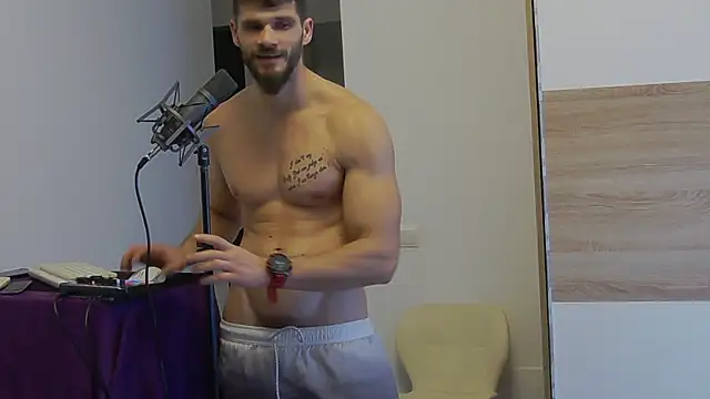 Snapshot of MauroTwin chatting on February 2025 08:57:01 PM MauroTwin online show from February 2025 08:57:01 PM