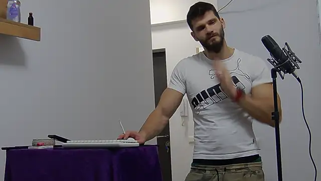 Snapshot of MauroTwin chatting on February 2025 05:33:01 PM MauroTwin online show from February 2025 05:33:01 PM