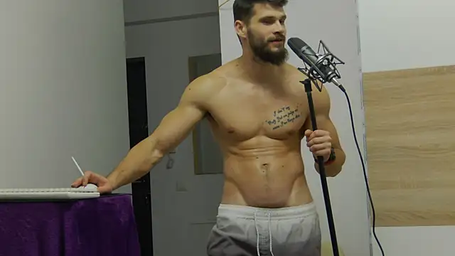 Snapshot of MauroTwin chatting on February 2025 09:06:02 PM MauroTwin online show from February 2025 09:06:02 PM