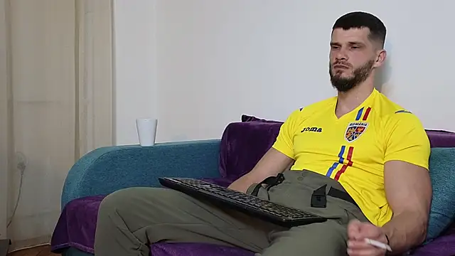 Snapshot of MauroTwin chatting on March 2025 06:54:02 PM MauroTwin online show from March 2025 06:54:02 PM