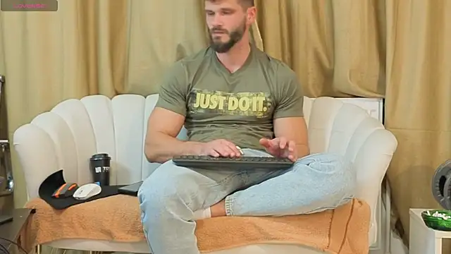 Snapshot of MauroTwin chatting on October 2025 05:08:02 PM MauroTwin online show from October 2025 05:08:02 PM