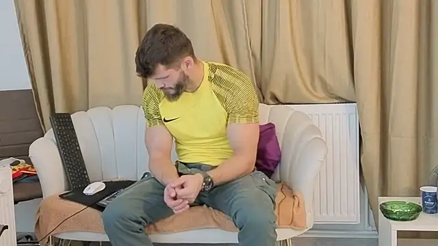 Snapshot of MauroTwin chatting on November 2025 07:14:02 PM MauroTwin online show from November 2025 07:14:02 PM