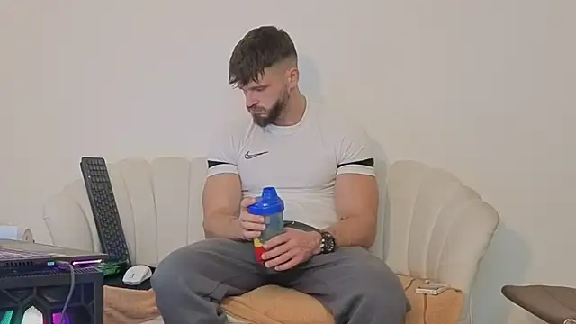 Snapshot of MauroTwin chatting on November 2025 06:06:01 PM MauroTwin online show from November 2025 06:06:01 PM