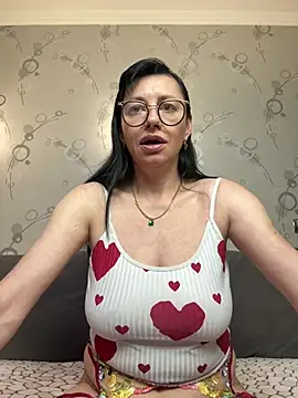 Amberhotqueen online show from May 2026 10:11:02 AM