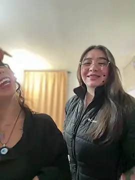 vaneelee online show from April 2026 02:05:01 AM