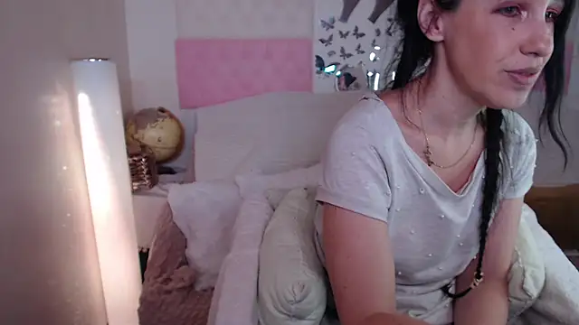 -carla- online show from November 2025 02:40:02 PM