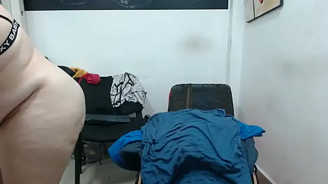 Snapshot of Meloncillo_And_BabyLiss chatting on February 2025 03:41:01 AM Meloncillo And BabyLiss online show from February 2025 03:41:01 AM