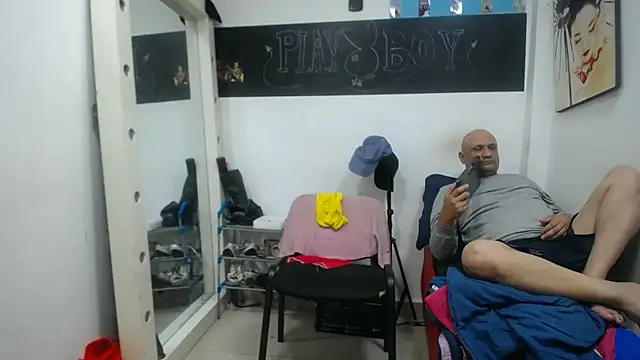 Snapshot of Meloncillo_And_BabyLiss chatting on February 2025 02:10:02 PM Meloncillo And BabyLiss online show from February 2025 02:10:02 PM