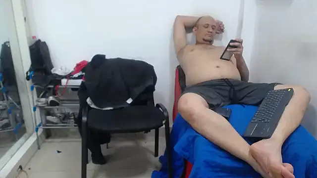 Snapshot of Meloncillo_And_BabyLiss chatting on March 2025 12:07:02 AM Meloncillo And BabyLiss online show from March 2025 12:07:02 AM