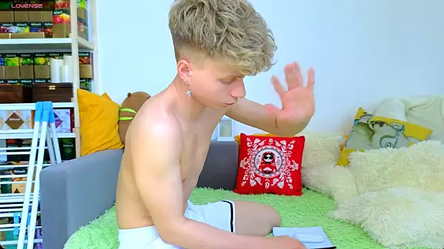 LandelRay online show from April 2026 09:13:01 AM