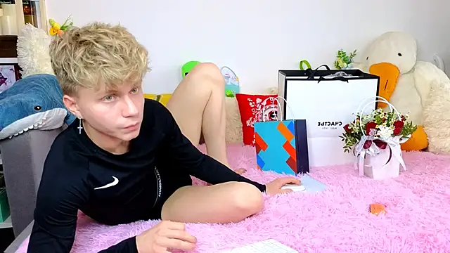 LandelRay online show from April 2026 08:45:01 AM