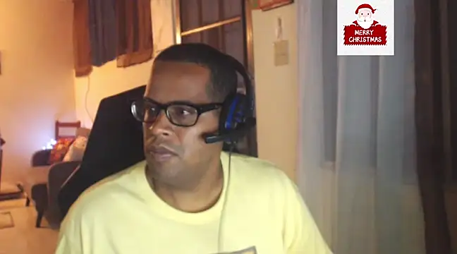 Snapshot of thesugar32 chatting on December 2024 02:23:01 AM thesugar32 online show from December 2024 02:23:01 AM