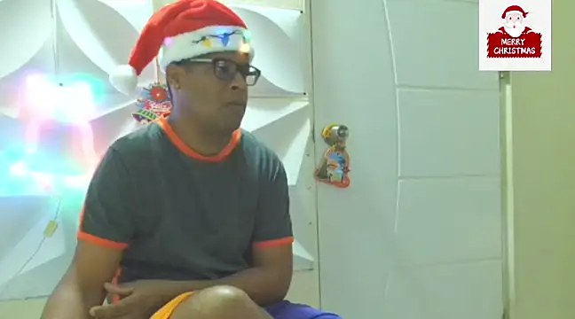 Snapshot of thesugar32 chatting on December 2024 01:06:02 PM thesugar32 online show from December 2024 01:06:02 PM