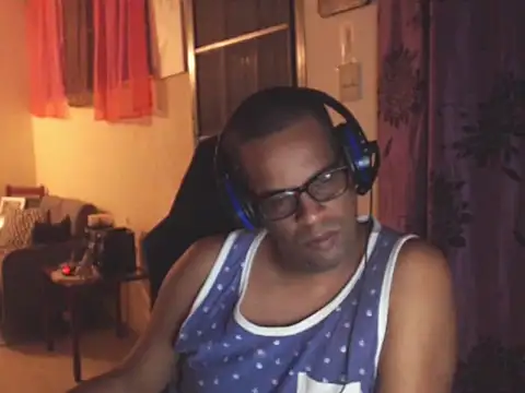 Snapshot of thesugar32 chatting on January 2025 01:53:01 AM thesugar32 online show from January 2025 01:53:01 AM