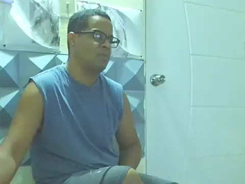 Snapshot of thesugar32 chatting on September 2025 01:10:01 PM thesugar32 online show from September 2025 01:10:01 PM