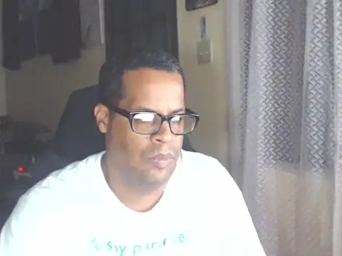 Snapshot of thesugar32 chatting on September 2025 02:22:02 AM thesugar32 online show from September 2025 02:22:02 AM