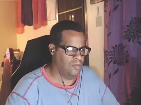 Snapshot of thesugar32 chatting on October 2025 01:57:01 AM thesugar32 online show from October 2025 01:57:01 AM