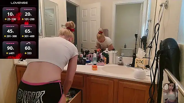 Snapshot of Blondiewithanass chatting on May 2026 01:57:01 AM Blondiewithanass online show from May 2026 01:57:01 AM