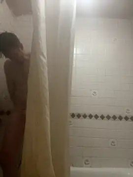 Snapshot of londonfuckwhore chatting on December 2025 06:15:01 PM londonfuckwhore online show from December 2025 06:15:01 PM