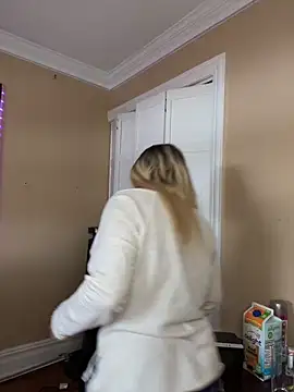 Snapshot of LittleMissEeve chatting on February 2025 04:12:02 PM LittleMissEeve online show from February 2025 04:12:02 PM