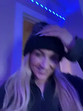 Snapshot of LittleMissEeve chatting on February 2025 01:46:02 AM LittleMissEeve online show from February 2025 01:46:02 AM