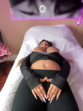 Snapshot of LittleMissEeve chatting on February 2025 06:21:02 PM LittleMissEeve online show from February 2025 06:21:02 PM