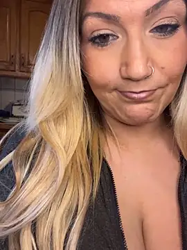 Snapshot of LittleMissEeve chatting on March 2025 10:05:02 PM LittleMissEeve online show from March 2025 10:05:02 PM