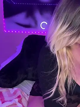 Snapshot of LittleMissEeve chatting on March 2025 01:38:02 AM LittleMissEeve online show from March 2025 01:38:02 AM