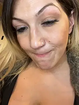 Snapshot of LittleMissEeve chatting on March 2025 01:54:01 AM LittleMissEeve online show from March 2025 01:54:01 AM