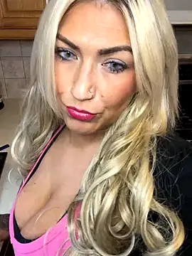 Snapshot of LittleMissEeve chatting on September 2025 11:05:02 PM LittleMissEeve online show from September 2025 11:05:02 PM