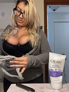 Snapshot of LittleMissEeve chatting on October 2025 04:18:01 PM LittleMissEeve online show from October 2025 04:18:01 PM