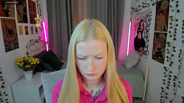 Laly Peach online show from October 2025 03:57:02 PM