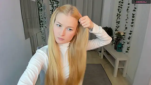 Laly Peach online show from December 2025 05:08:02 PM