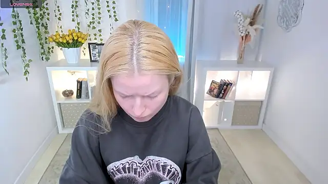 Laly Peach online show from March 2026 08:19:01 AM