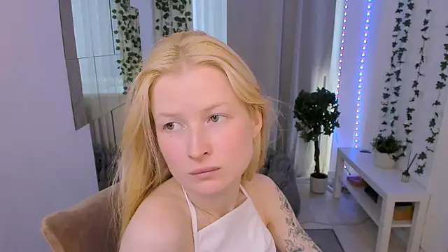Laly Peach online show from July 2026 09:29:02 AM