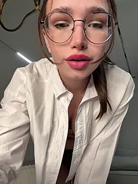 Snapshot of stefannichka chatting on November 2025 08:36:02 PM stefannichka online show from November 2025 08:36:02 PM