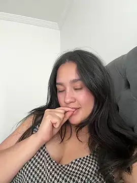 Snapshot of Nina_lovi chatting on December 2024 09:30:02 PM Nina lovi online show from December 2024 09:30:02 PM