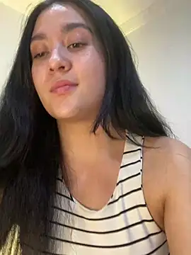 Snapshot of Nina_lovi chatting on December 2024 01:45:01 AM Nina lovi online show from December 2024 01:45:01 AM