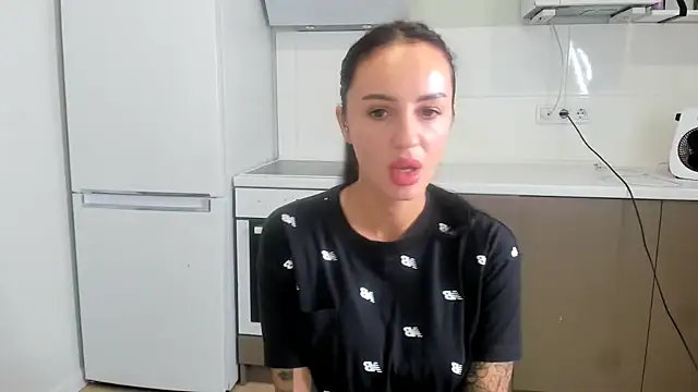 Snapshot of Your_Masha chatting on December 2025 08:43:01 AM Your Masha online show from December 2025 08:43:01 AM