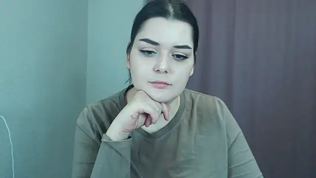 Snapshot of ohhhMie chatting on December 2024 06:14:01 PM ohhhMie online show from December 2024 06:14:01 PM