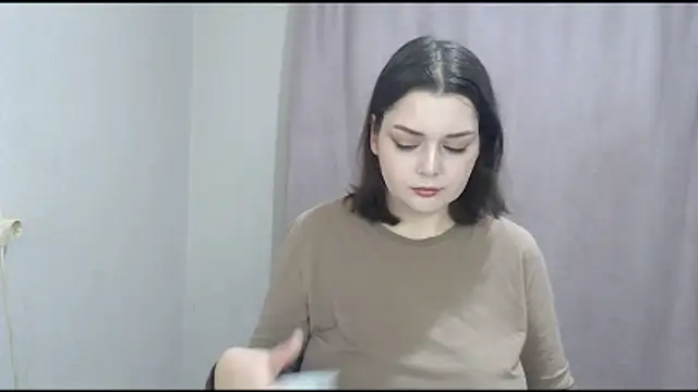 Snapshot of ohhhMie chatting on December 2025 12:43:01 PM ohhhMie online show from December 2025 12:43:01 PM