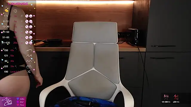 Snapshot of Emma_Bryan chatting on December 2024 05:11:02 PM Emma Bryan online show from December 2024 05:11:02 PM