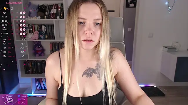 Snapshot of Emma_Bryan chatting on November 2025 09:25:02 PM Emma Bryan online show from November 2025 09:25:02 PM