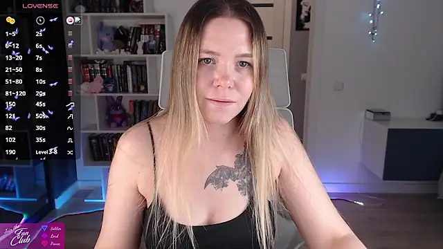 Emma Bryan online show from March 2026 07:19:01 PM