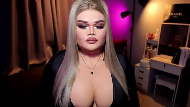 Snapshot of KarolinaThompson chatting on December 2024 06:04:02 AM KarolinaThompson online show from December 2024 06:04:02 AM