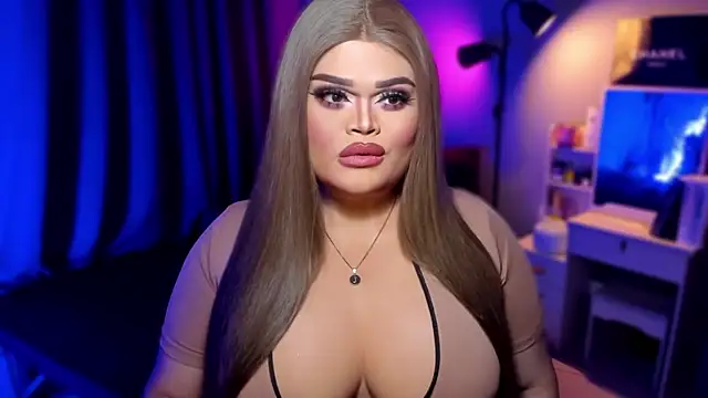 Snapshot of KarolinaThompson chatting on December 2024 07:43:02 PM KarolinaThompson online show from December 2024 07:43:02 PM