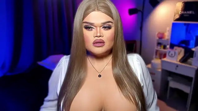 Snapshot of KarolinaThompson chatting on December 2024 05:36:01 AM KarolinaThompson online show from December 2024 05:36:01 AM