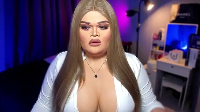 Snapshot of KarolinaThompson chatting on January 2025 08:00:02 AM KarolinaThompson online show from January 2025 08:00:02 AM