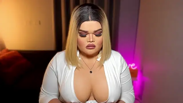 Snapshot of KarolinaThompson chatting on February 2025 10:27:02 AM KarolinaThompson online show from February 2025 10:27:02 AM